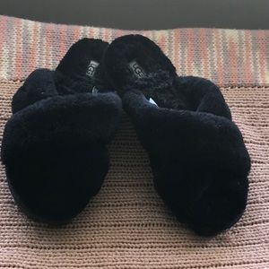 UGG fuzzy flips  7 -7 1/2
